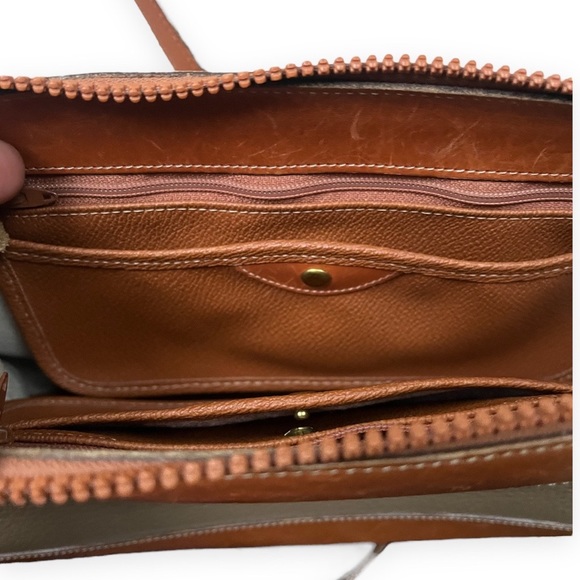 Dooney & Bourke Classic “All Weather” Large Duck British Tan/Taupe Crossbody Bag - Picture 12 of 12